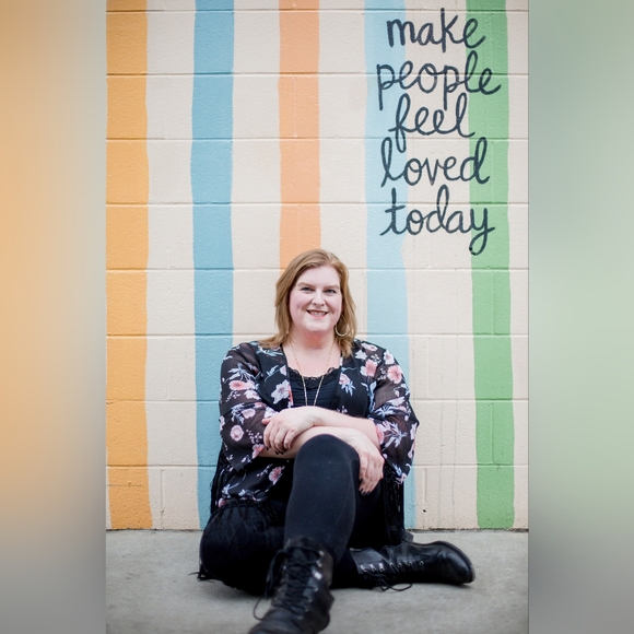 Meet your Posher, Stephanie - Picture 3 of 3